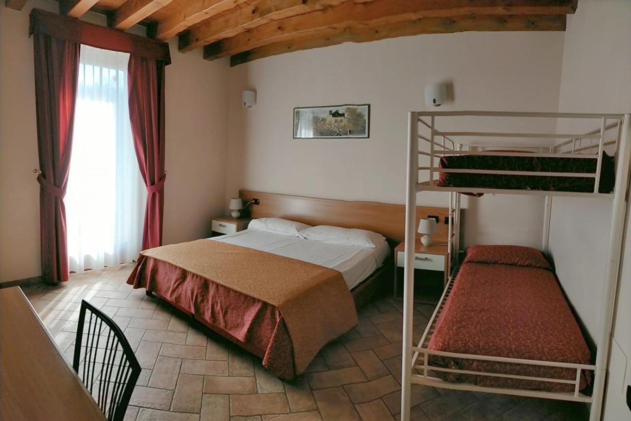 Hotel Agli Ulivi ヴァレッジョ・スル・ミンチョ エクステリア 写真