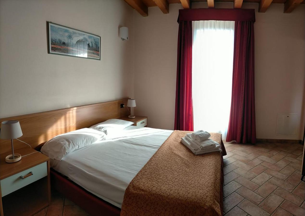 Hotel Agli Ulivi ヴァレッジョ・スル・ミンチョ エクステリア 写真