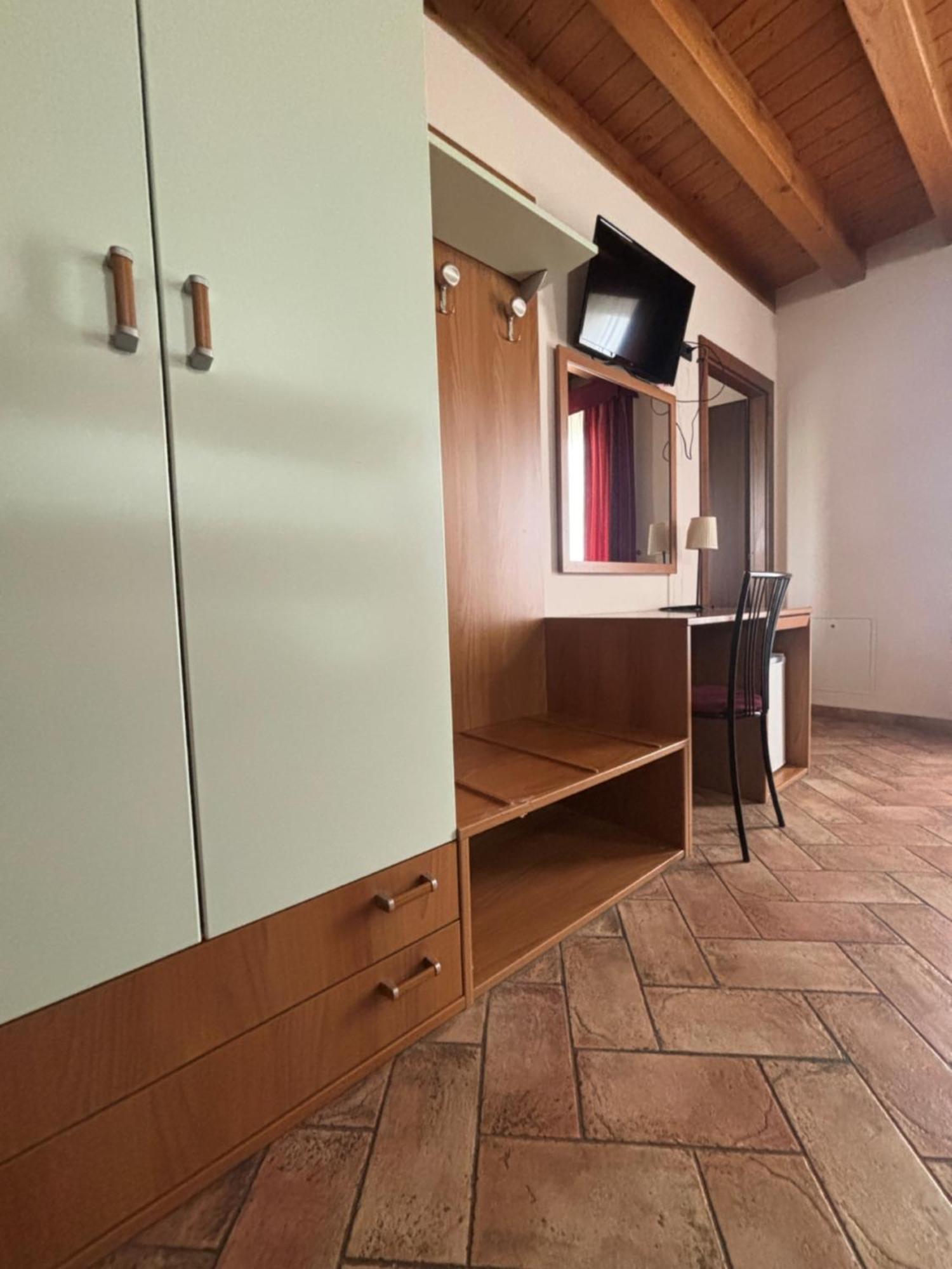 Hotel Agli Ulivi ヴァレッジョ・スル・ミンチョ エクステリア 写真