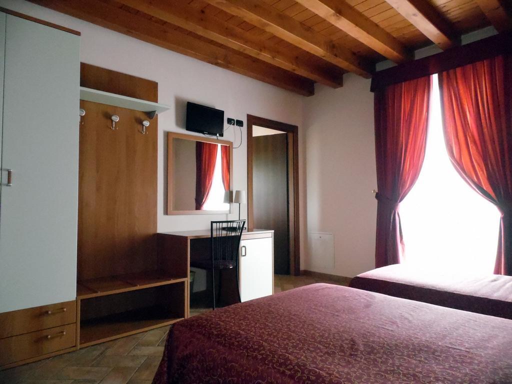 Hotel Agli Ulivi ヴァレッジョ・スル・ミンチョ エクステリア 写真
