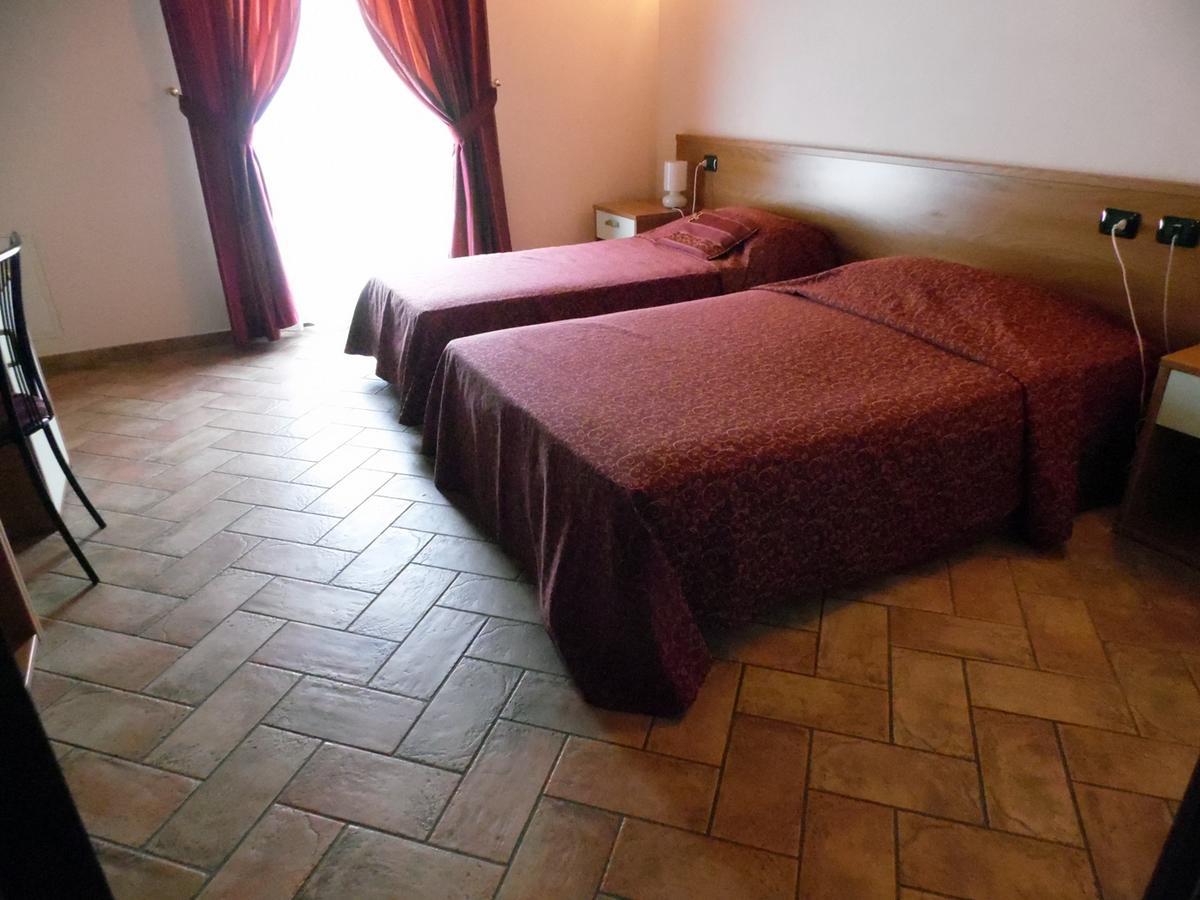 Hotel Agli Ulivi ヴァレッジョ・スル・ミンチョ エクステリア 写真