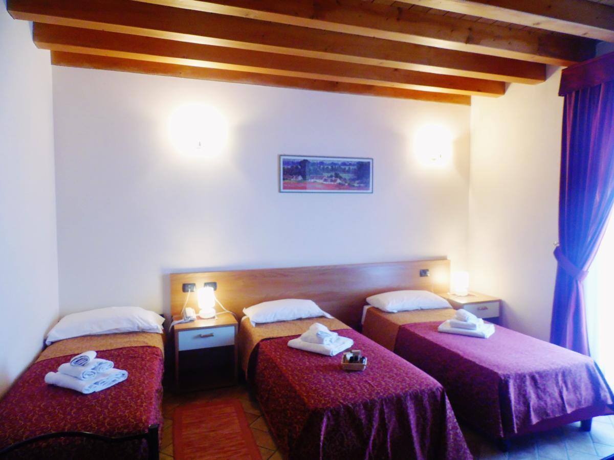 Hotel Agli Ulivi ヴァレッジョ・スル・ミンチョ エクステリア 写真