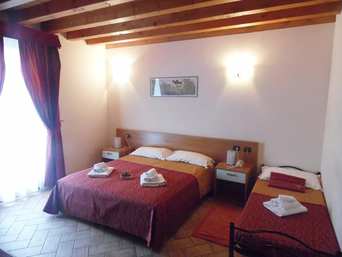 Hotel Agli Ulivi ヴァレッジョ・スル・ミンチョ エクステリア 写真