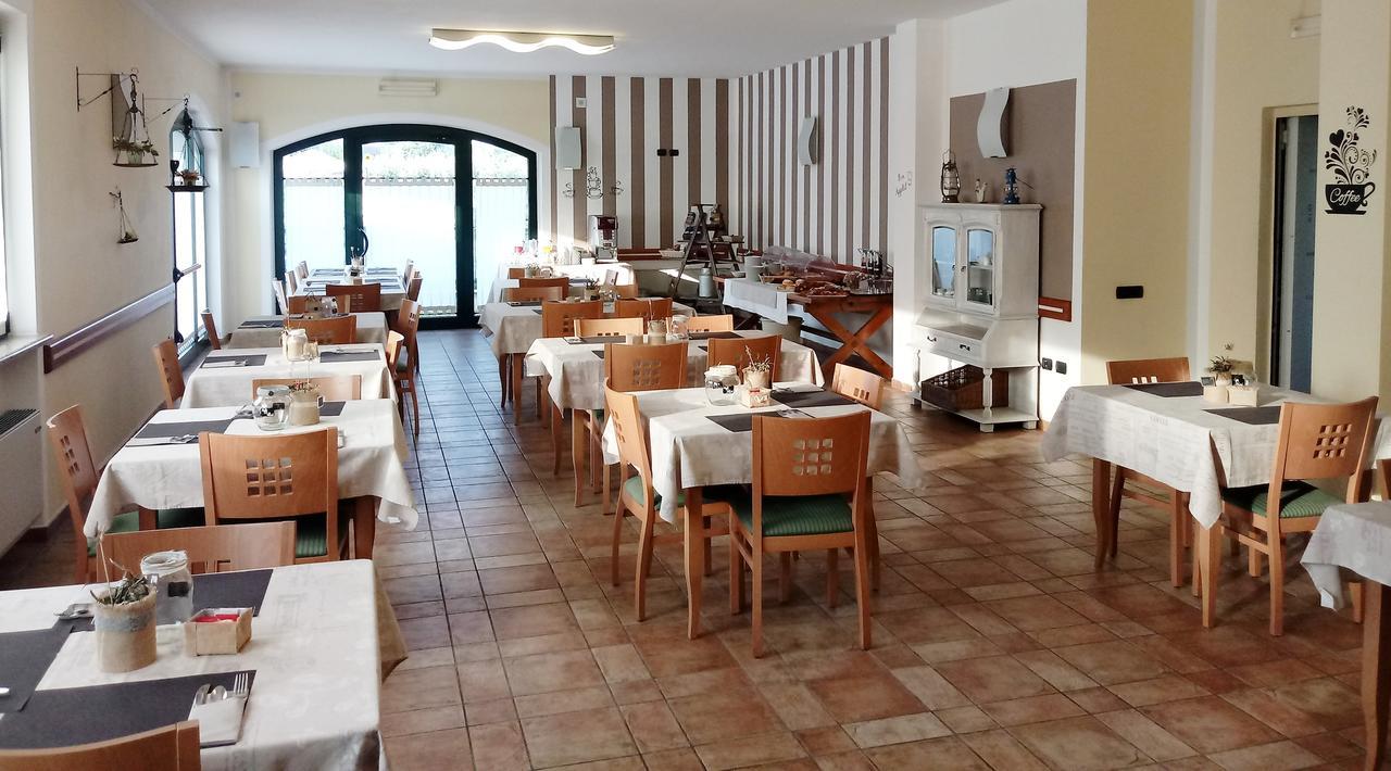 Hotel Agli Ulivi ヴァレッジョ・スル・ミンチョ エクステリア 写真
