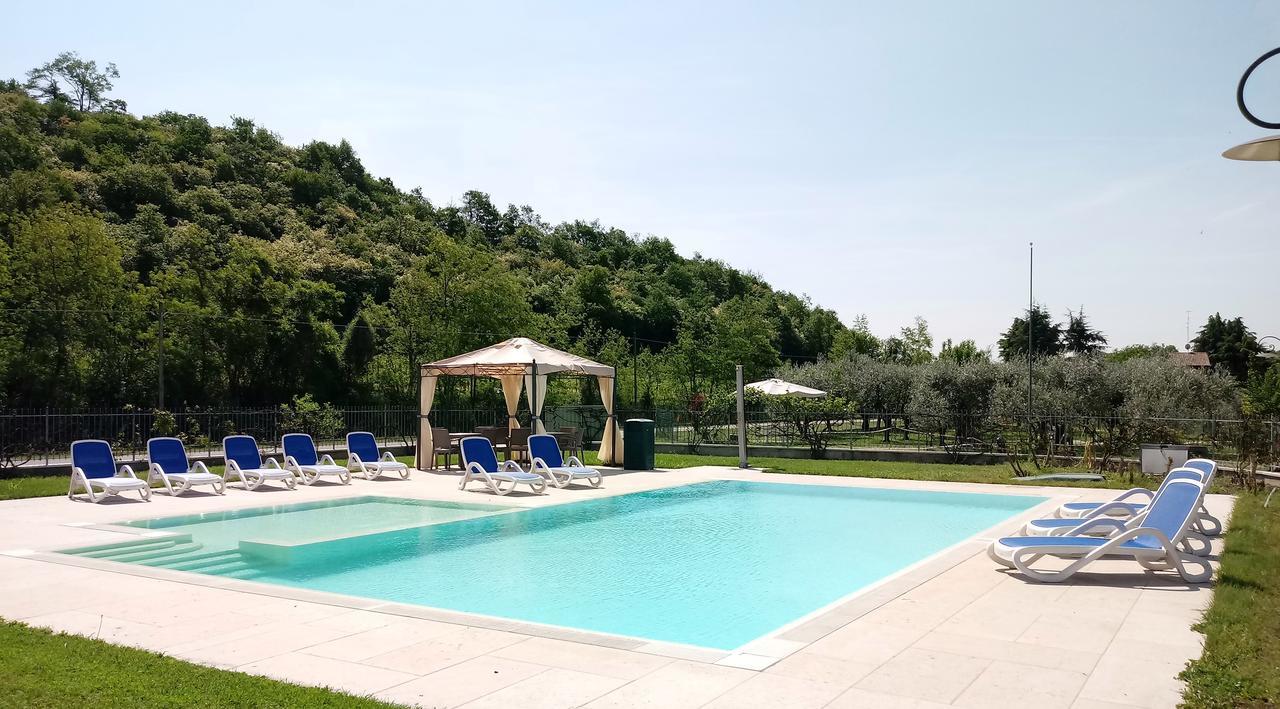 Hotel Agli Ulivi ヴァレッジョ・スル・ミンチョ エクステリア 写真