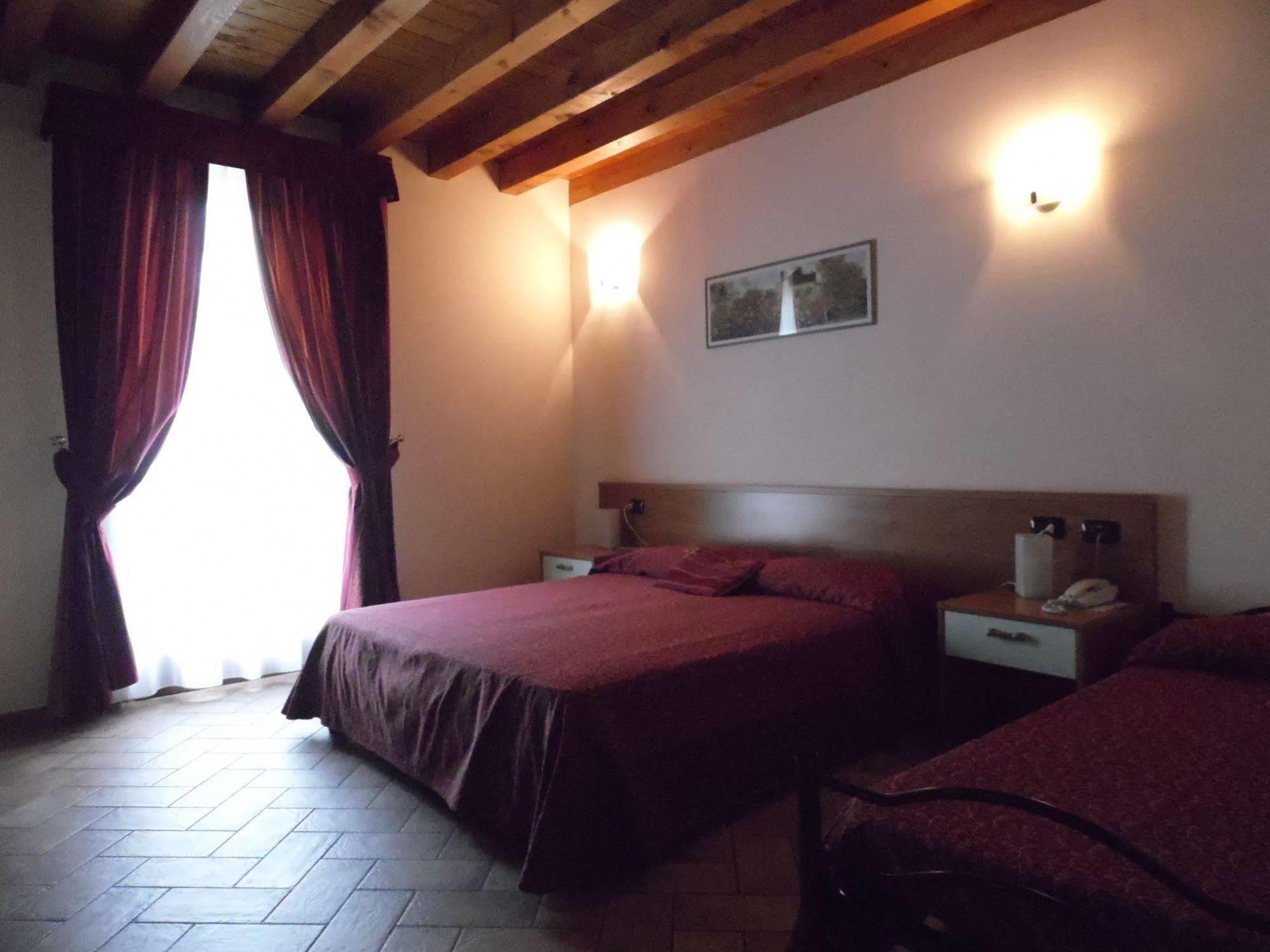 Hotel Agli Ulivi ヴァレッジョ・スル・ミンチョ エクステリア 写真