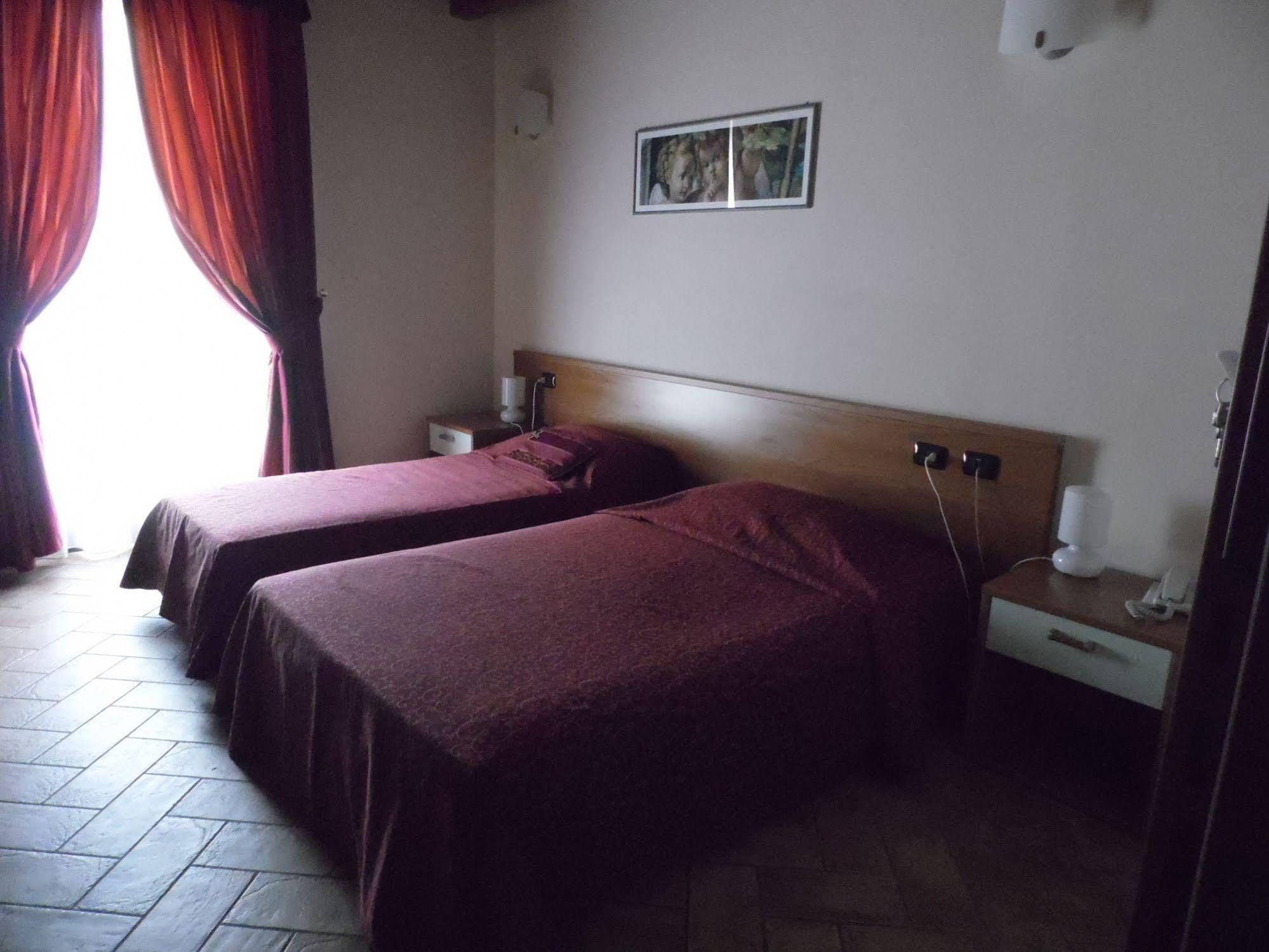 Hotel Agli Ulivi ヴァレッジョ・スル・ミンチョ エクステリア 写真