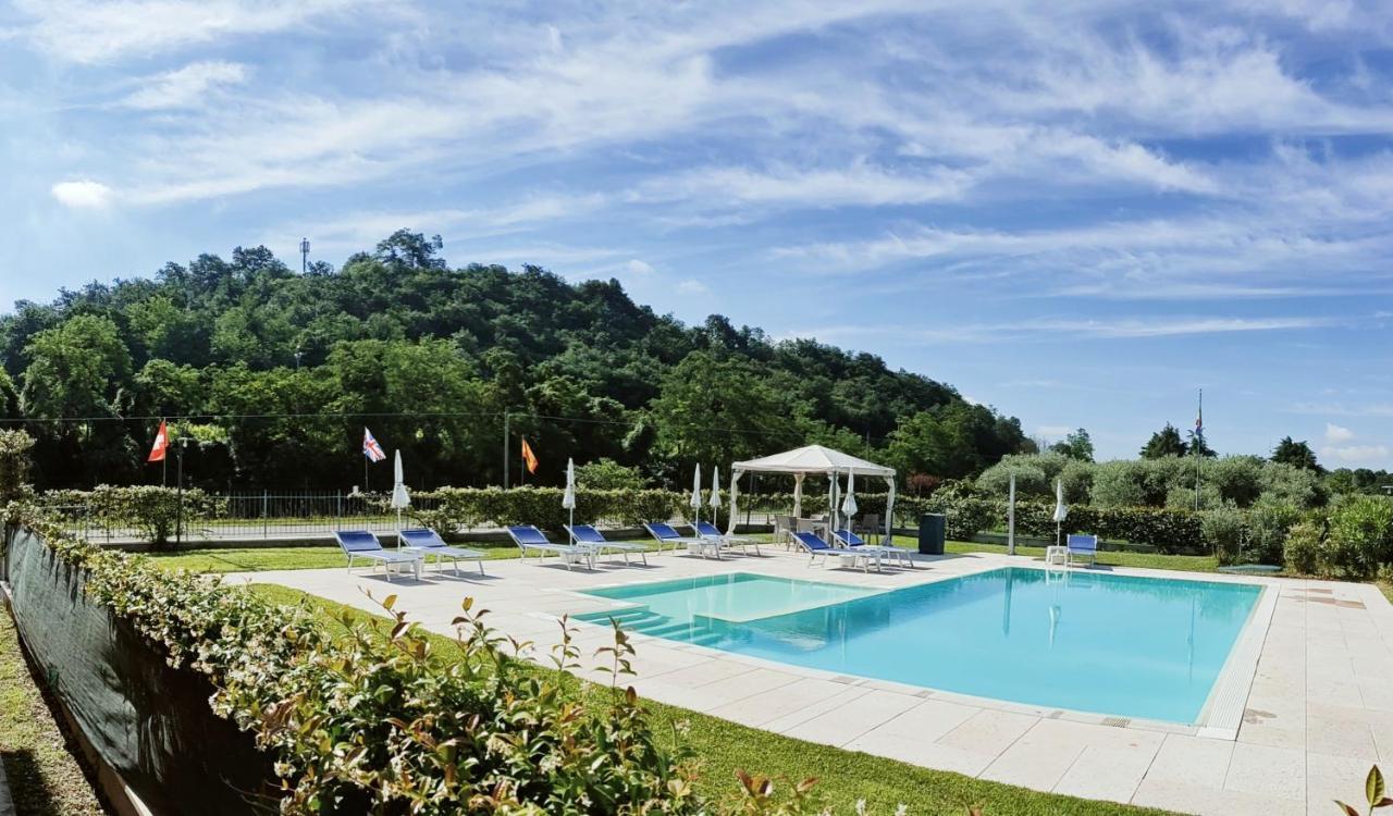 Hotel Agli Ulivi ヴァレッジョ・スル・ミンチョ エクステリア 写真